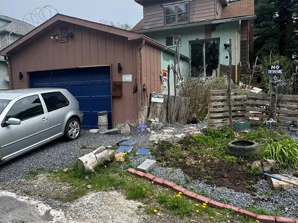 210 Hazel St, Parkhill, PA 15945