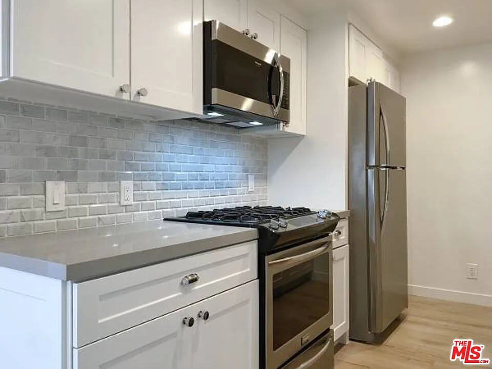 301 S Swall Dr #203