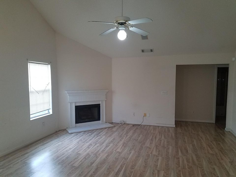 Living Room w/fireplace!