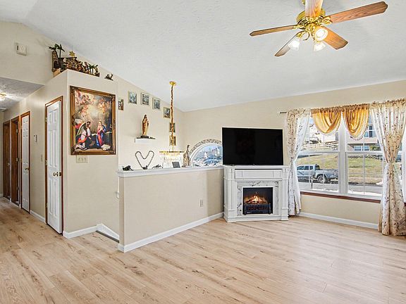 5th image of 282 Fairway Dr