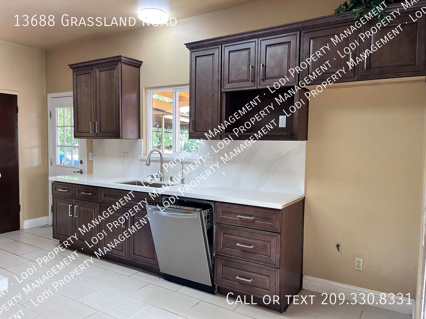 Spacious 3-Bedroom Country Home with Remodeled Kitchen & Large Yard — Photo 3