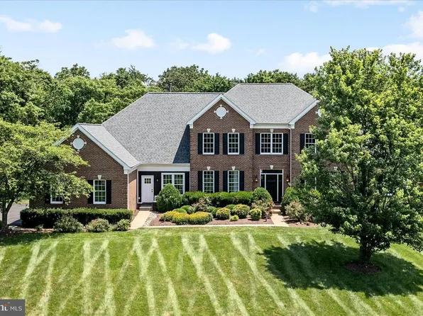 18132 Shenstone Run Ct, Leesburg, VA 20175