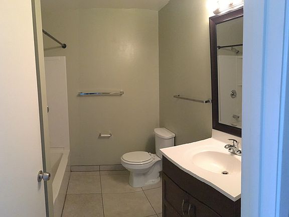 4th image of 1670 Union Ave #Q
