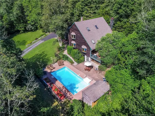 328 Nw Corner Road, North Stonington, CT 06359