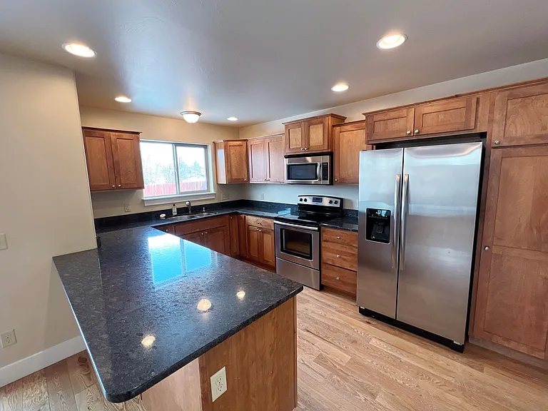 2777 Hedgerow Ct — Photo 2