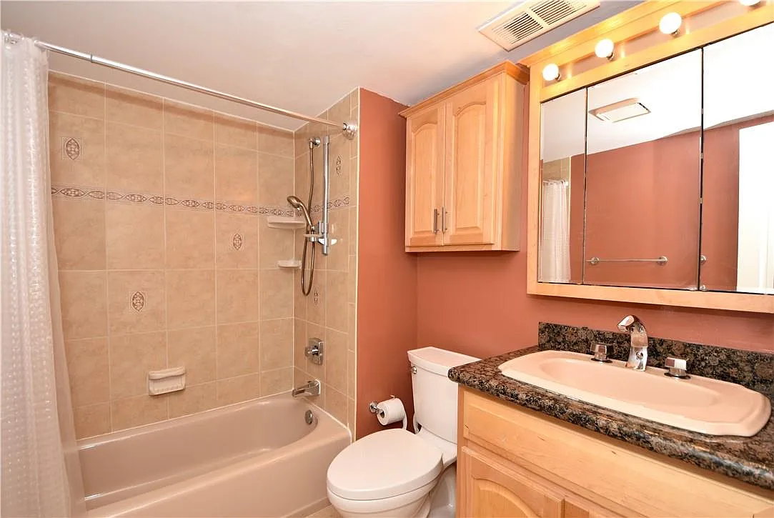 2 bed, 1050 sqft, $2,000 — Photo 3