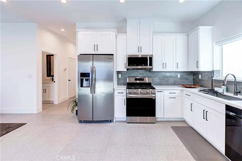 2 bed, 1000 sqft, $3,750 — Photo 4