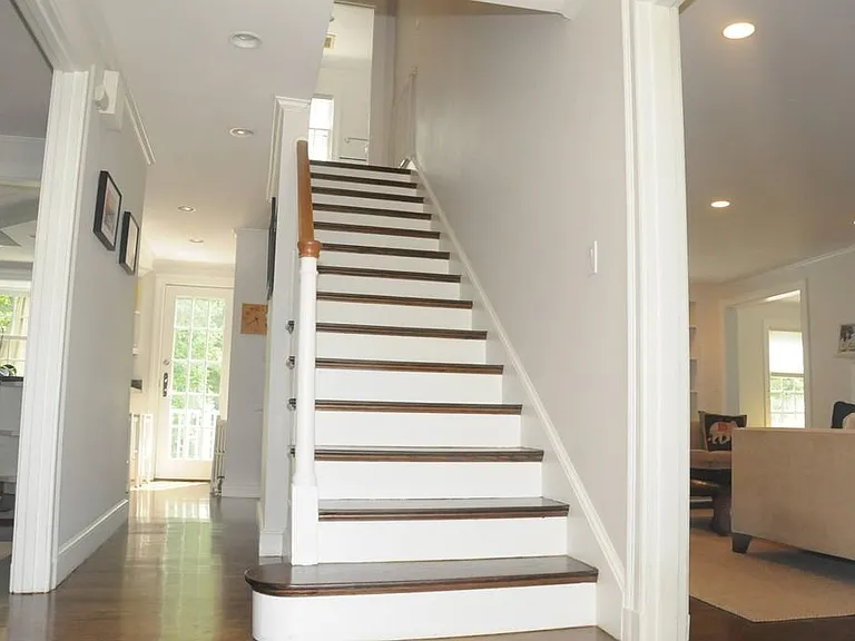 106 Upland Ave — Photo 2