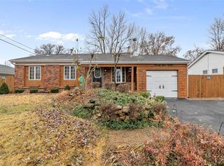 2480 Oakwood Manor Dr, Florissant, MO