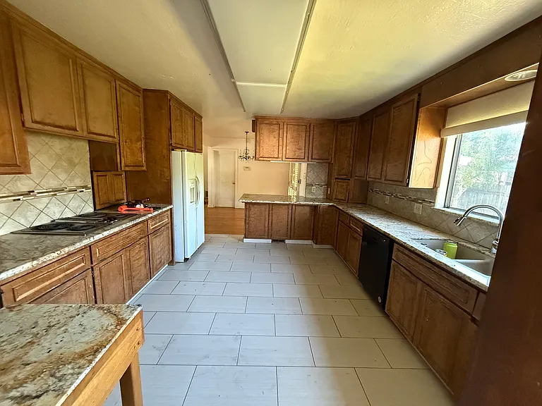 2250 22nd Ave — Photo 5