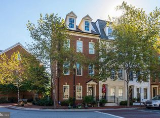 1711 Potomac Greens Dr, Alexandria, VA 22314