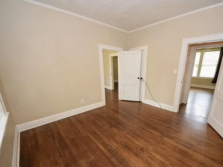 900 N Willett St — Photo 7
