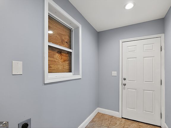3rd image of 3426 Glenwood Rd