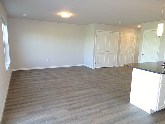 5th image of 6 Cobblestone Ct