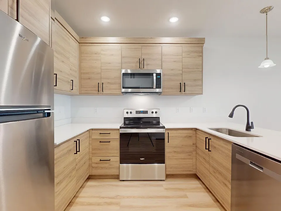 1126 W 250 S #202