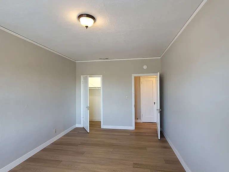 618 W 7th St — Photo 13