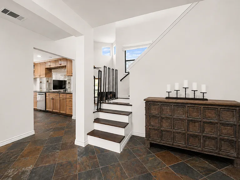 122 Acapulco Dr — Photo 6