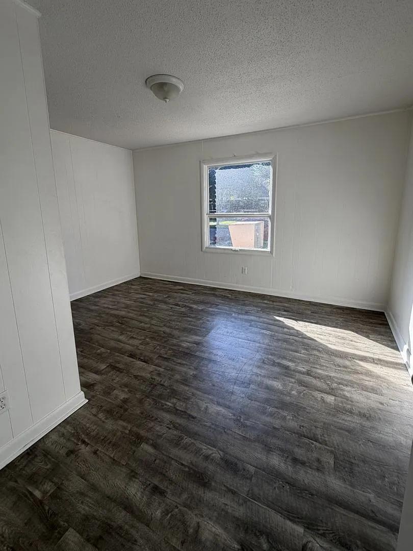406 W Maple — Photo 4