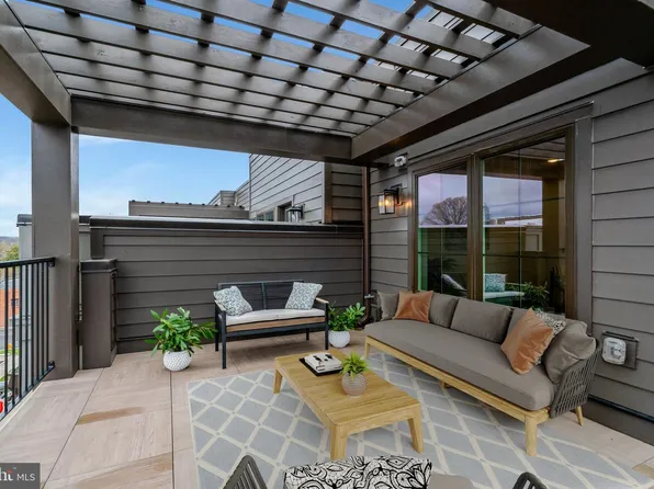 2605 Fall Line St, Alexandria, VA 22301