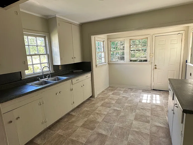 5341 Sussex Ave — Photo 3
