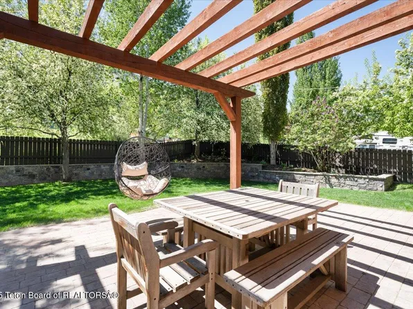 605 Cache Creek Dr, Jackson, WY 83001