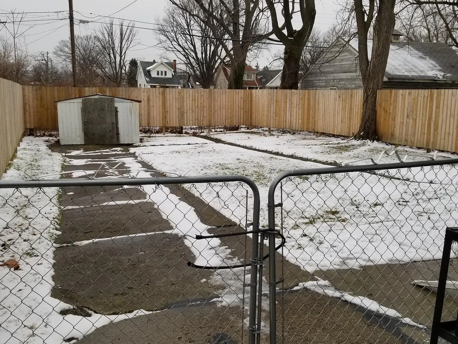 222 Eason St — Photo 3