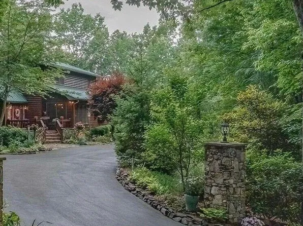 205 Minnehaha Trl, Blue Ridge, GA 30513