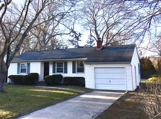16 Argonne Rd W, Hampton Bays, NY 11946