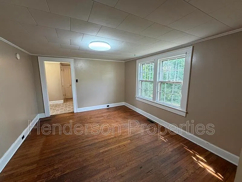 3 bed, 1.0 bath, 1312 sqft, $1,500 — Photo 3