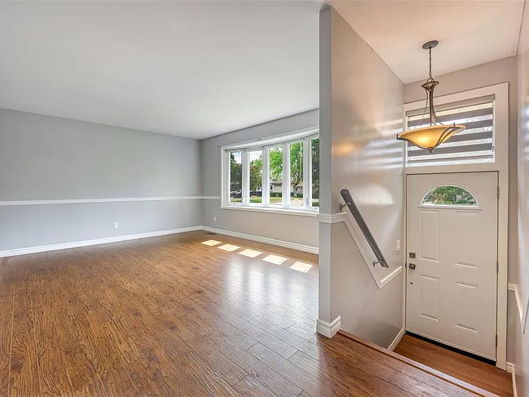 890 Hollands Ave — Photo 11