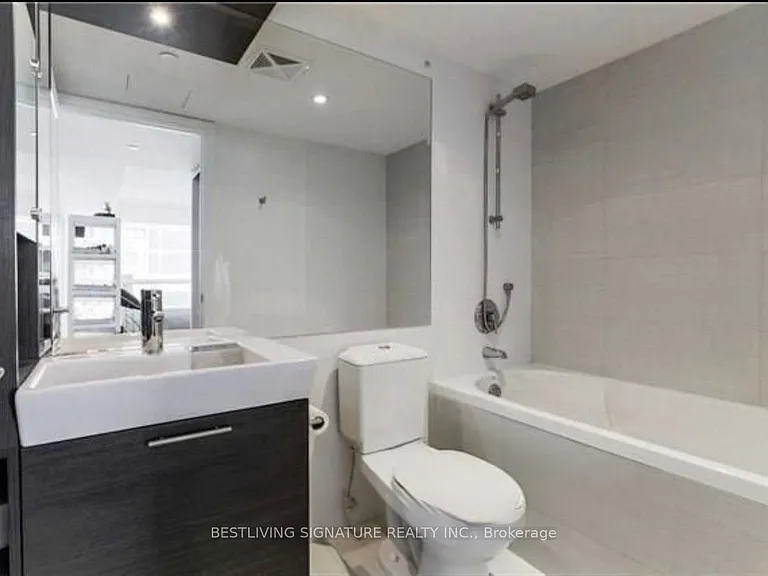 386 Yonge St #1409 — Photo 9