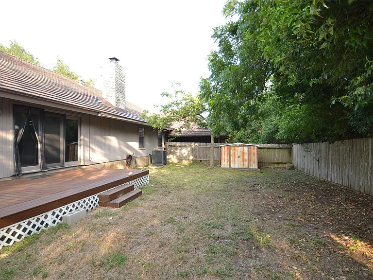 8833 Tallwood Dr — Photo 36