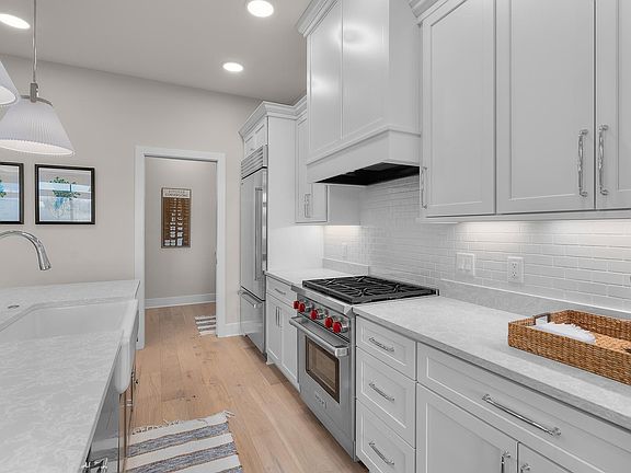 5th image of 1 Hill Farm Rd #107