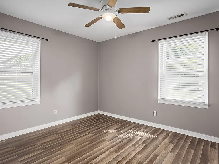 4126 Eastwood Dr — Photo 9