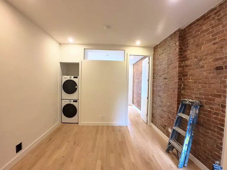 200 Mott St #14 — Photo 2