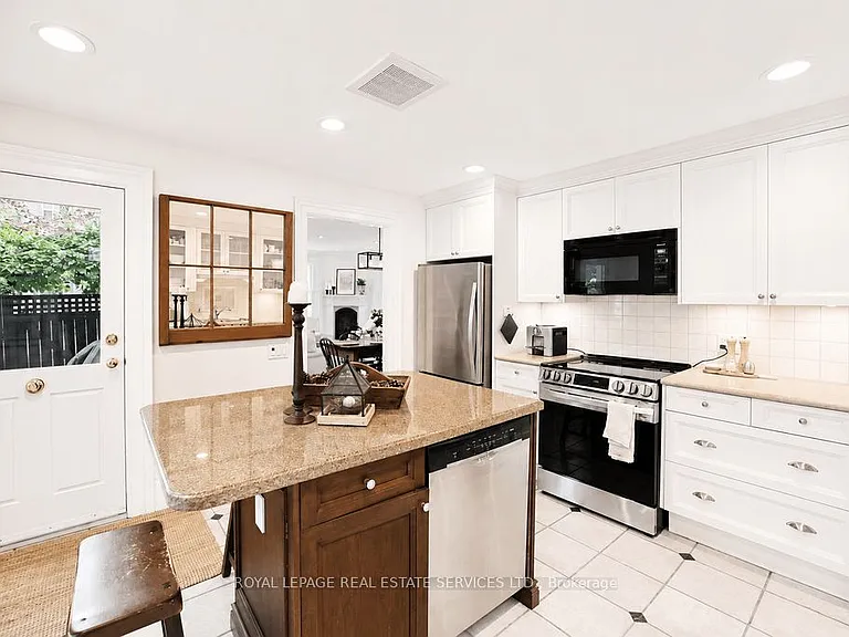124 Chisholm St — Photo 23