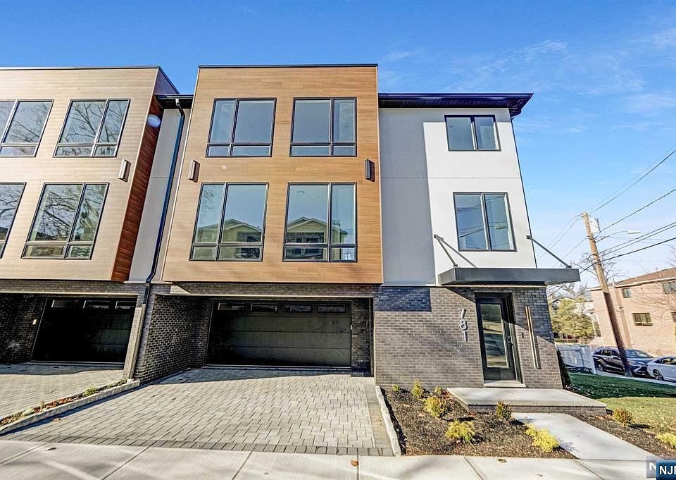 1st image of 781 Jefferson Ave #781