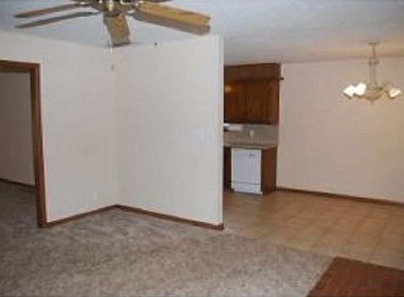 4th image of 1611 Cambridge Dr