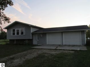 11535 W Lincoln Rd, Riverdale, MI 48877