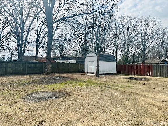 5th image of 2013 Maple St