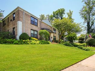 29 West Mill Drive #10A, Great Neck, NY 11021