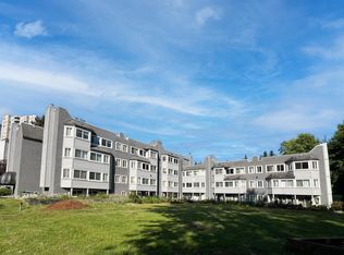 9890 Manchester Dr #508, Burnaby, BC V3N 4R4