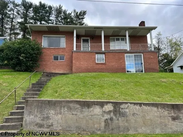 10 Spruce St, Farmington, WV 26571
