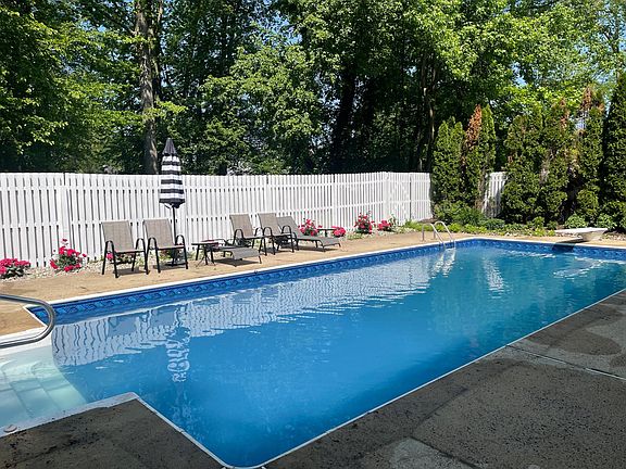 2nd image of 1700 Fanwood St