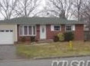 292 W 7th St, Deer Park, NY 11729