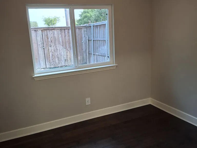 4048 Old Town Rd — Photo 11