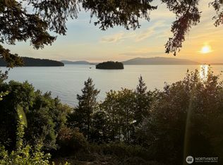 1083 Chuckanut Dr, Bellingham, WA 98229