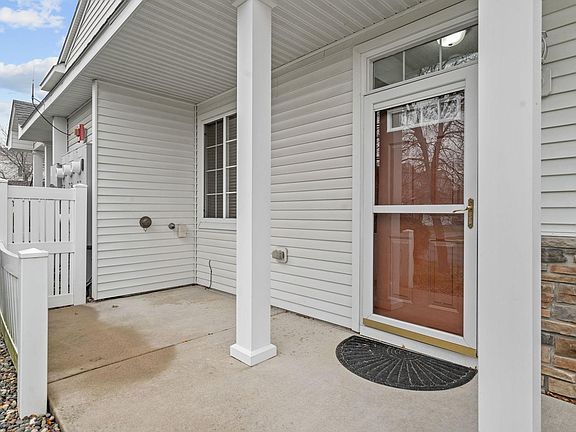 5th image of 4611 Blaine Ave #1308