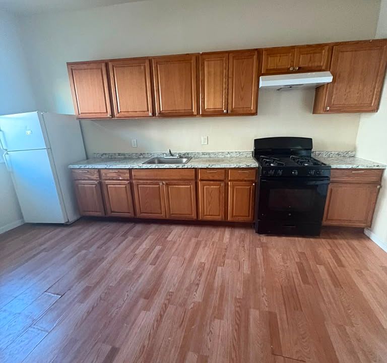 1st image of 337 Myrtle Ave Floor 1