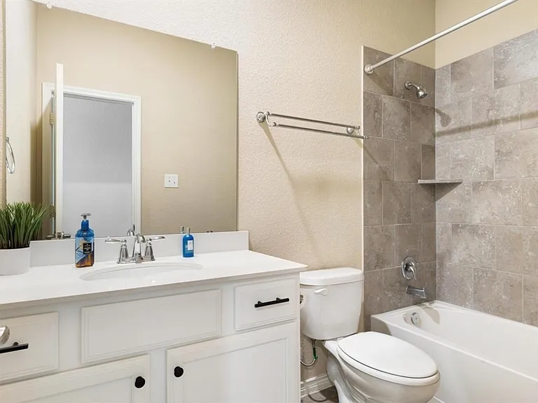 2109 Lake Hawthorne Trl — Photo 25